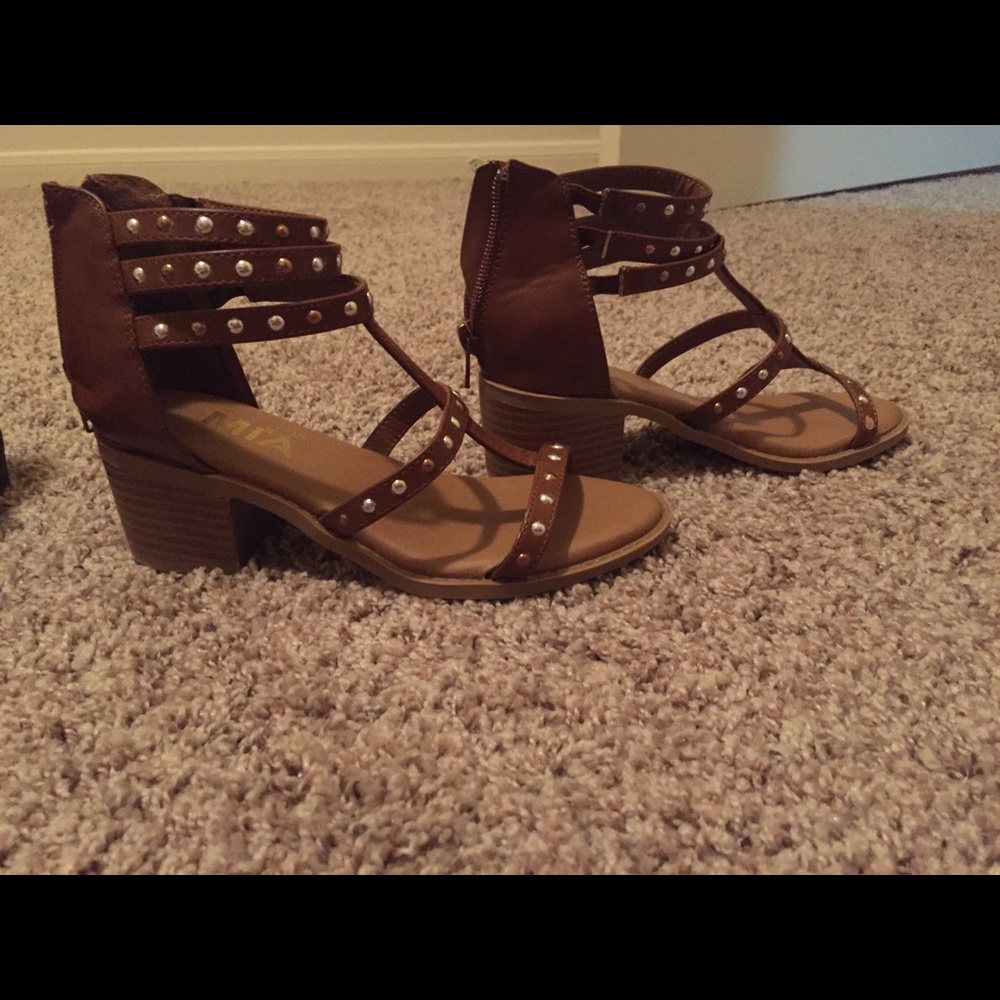 Girls sandals